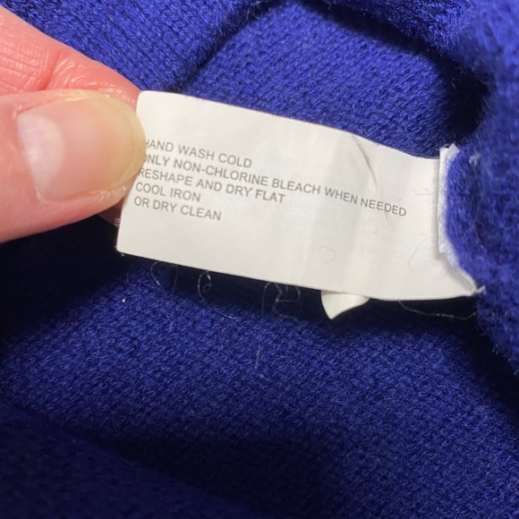 Banana Republic Sweater - Picture 5 of 5